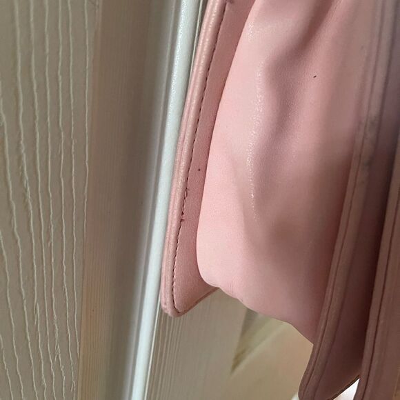 synthetic pink quilted shoulder/crossbody bag gold tone chain & accents - Picture 10 of 15